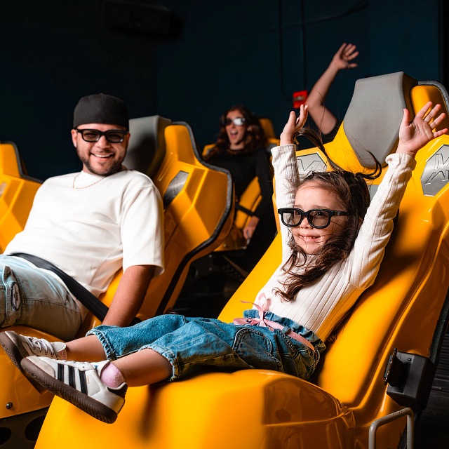 8942-girl-4dxd-theater.png