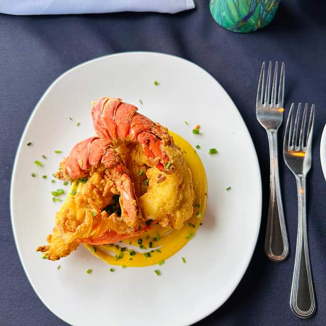 201201-lobster-fingers.jpg