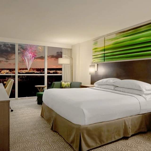 176949_king_bedroom.jpg