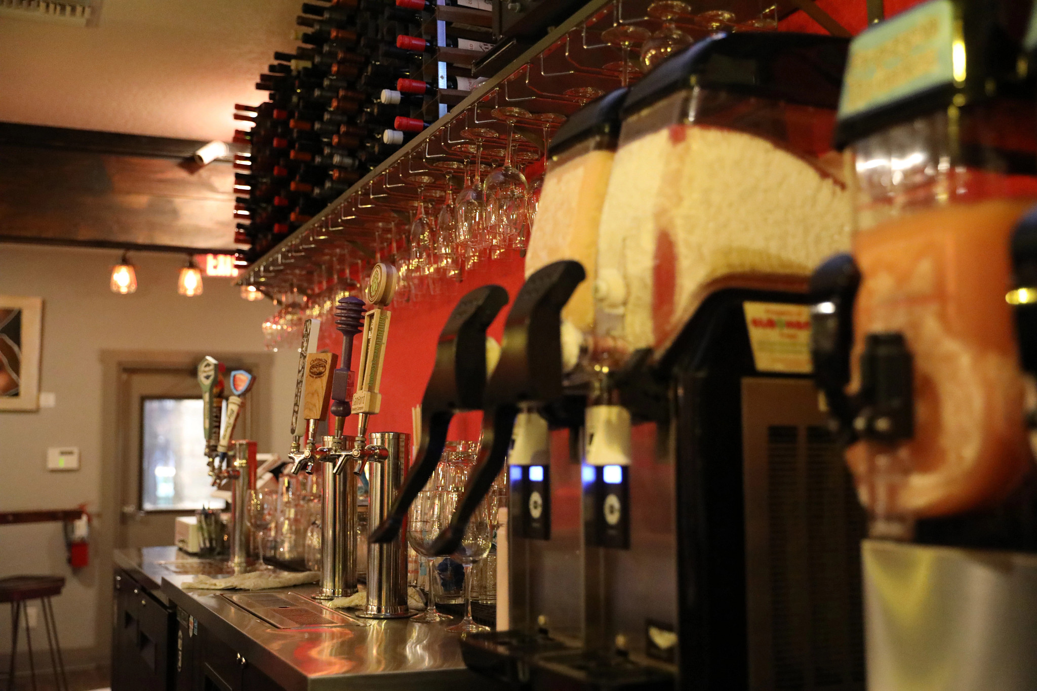 200856-backbar.jpg