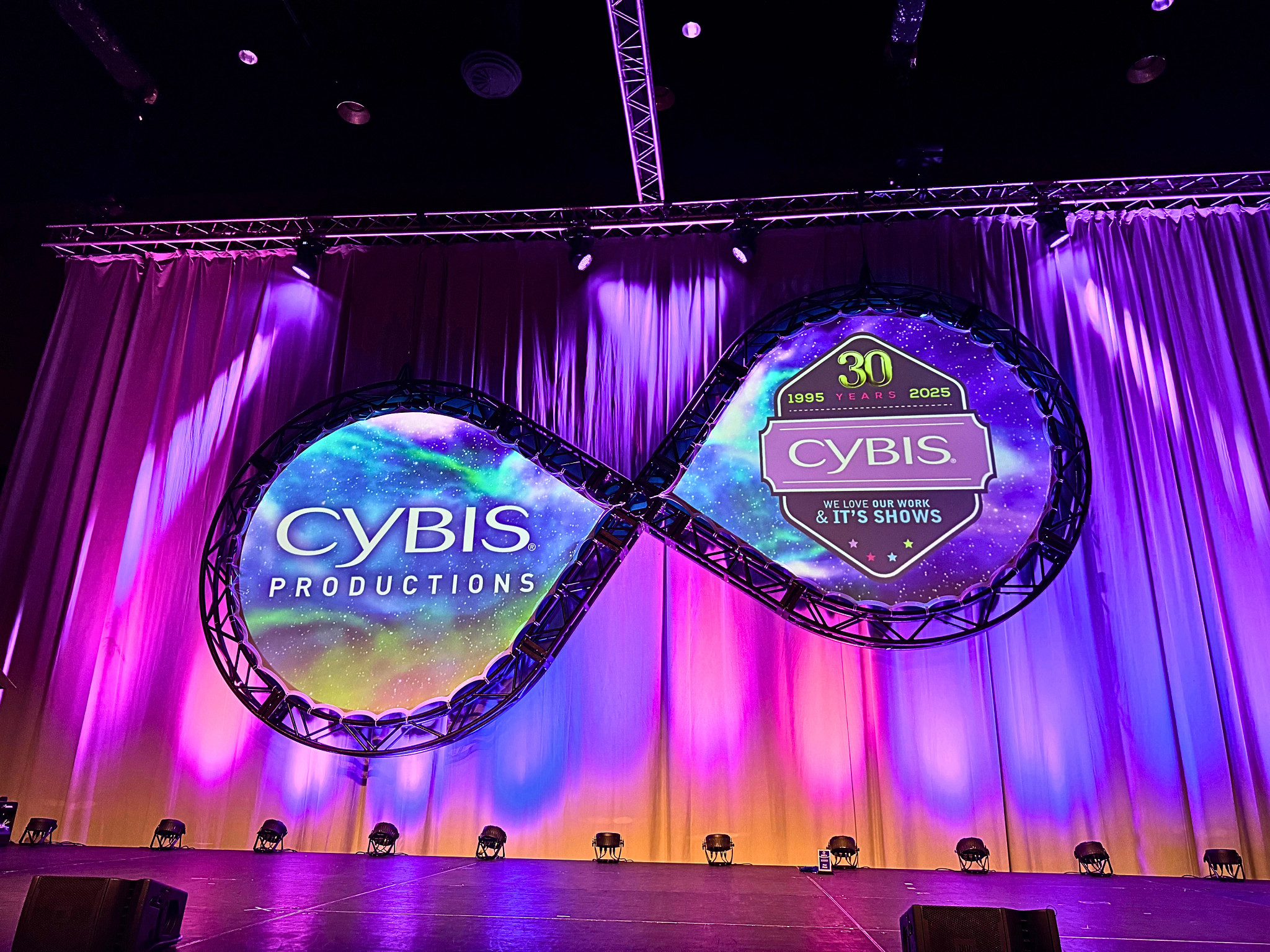 70461-stage-cybis.jpg