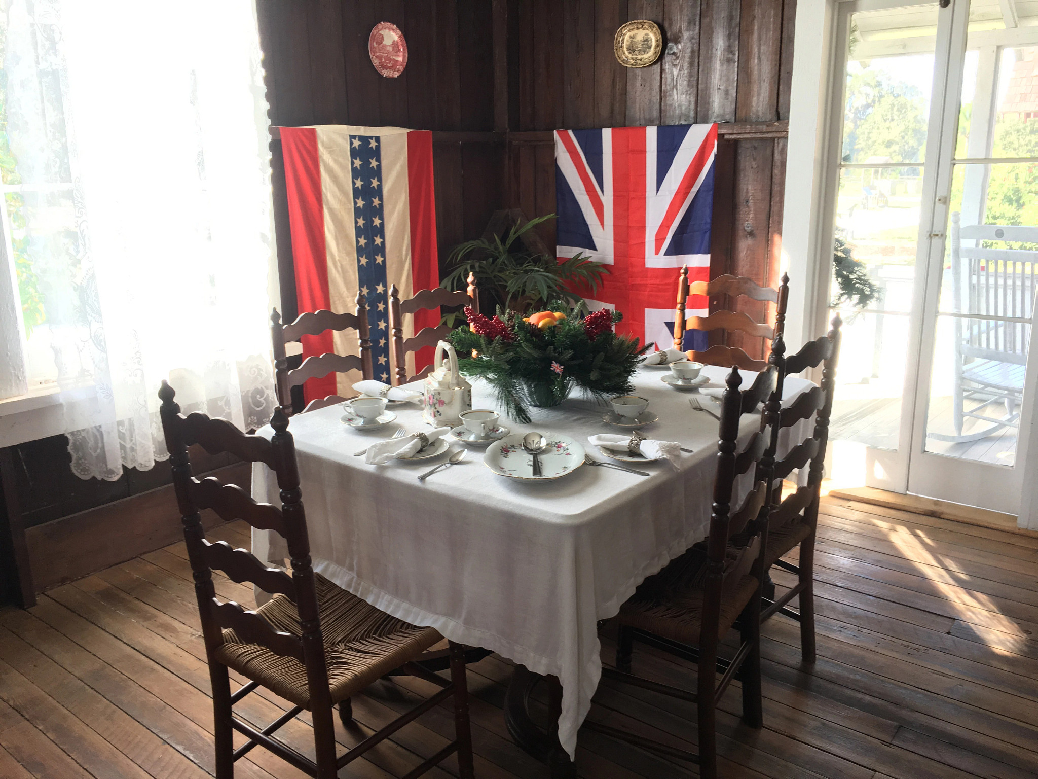 200904-table-setting.jpg