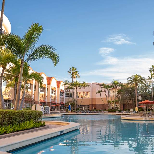 8049-pool-closeup.jpg