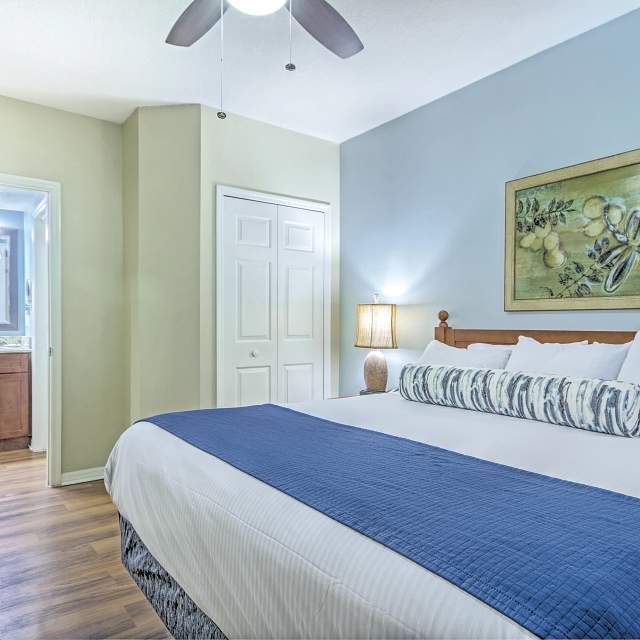 2833-suite-bedroom.jpg