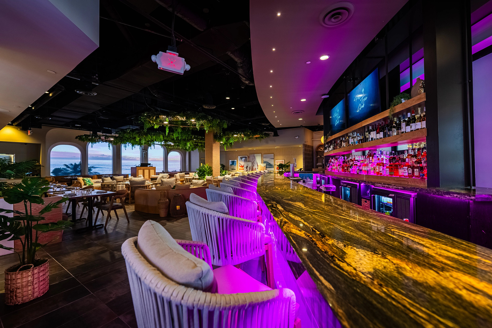 201485-bar.jpg