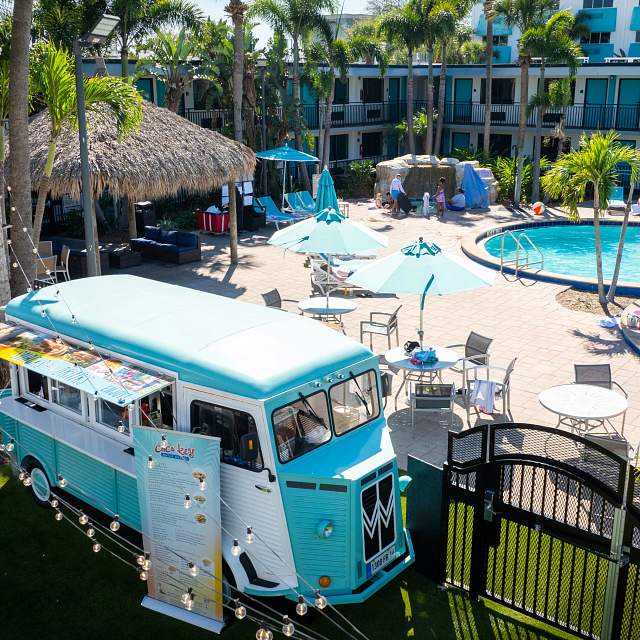 189194-food-truck-pool.jpg