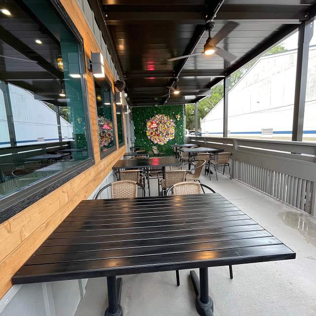 198329-patio.jpg
