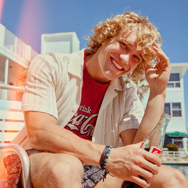185757-guy-bottle-shirt.jpg