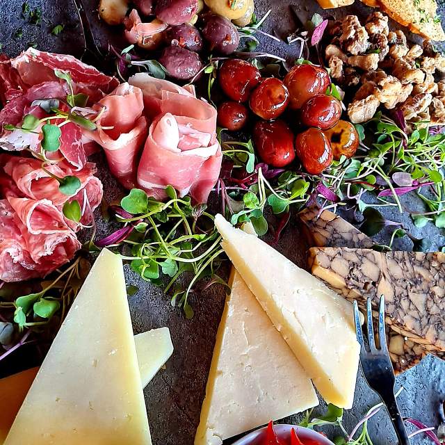 200424-cheese-board.jpg