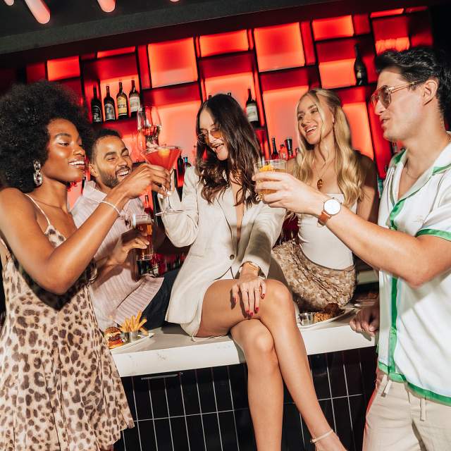 177855-friends-bar.jpg