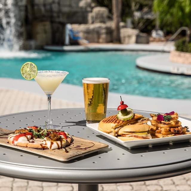 185338-pool-dining.jpg