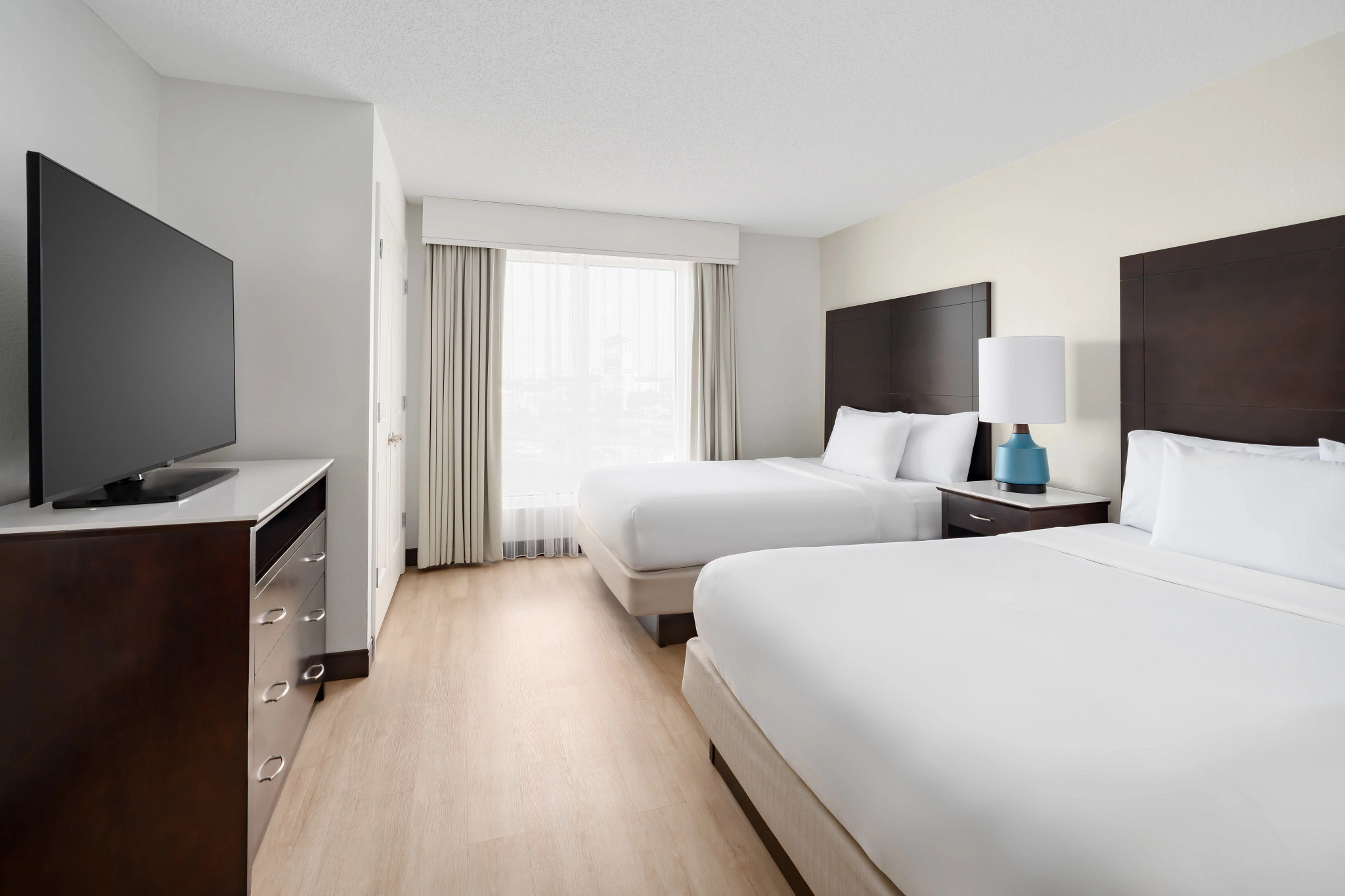 171431-queens-bedroom.jpg