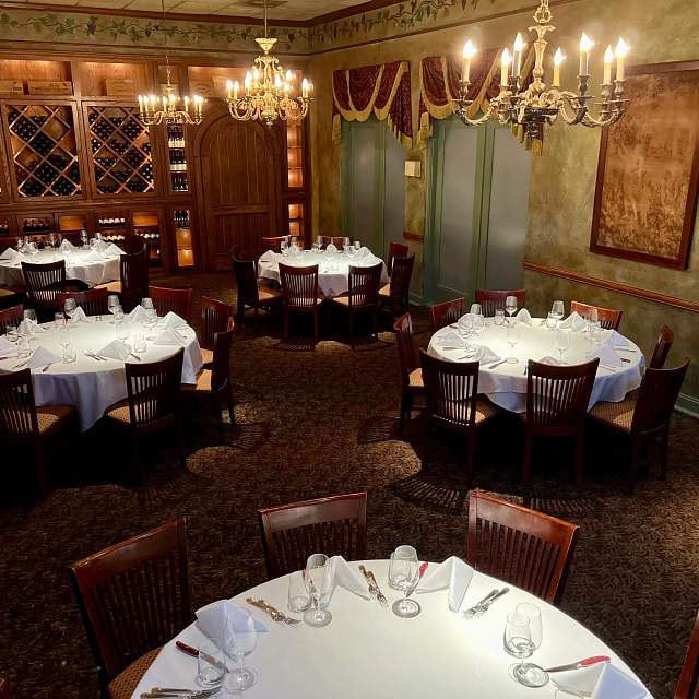8697-renaissance-room.jpg