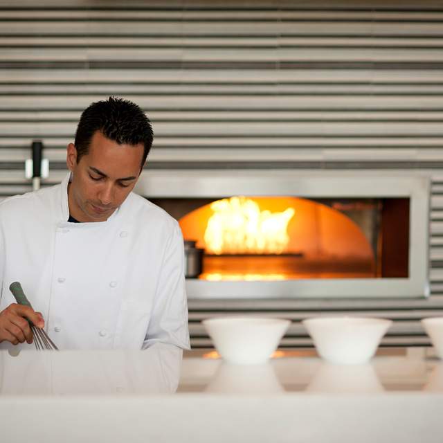 107366_chef_pizza_oven.jpg