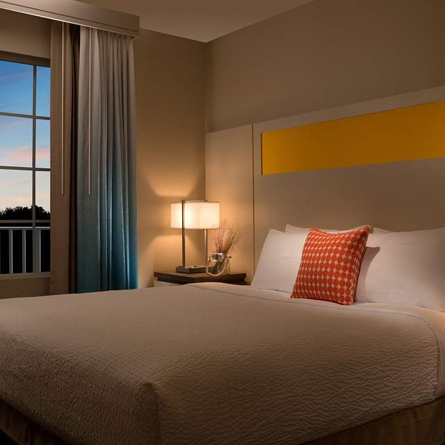 175031_king_guestroom.jpg