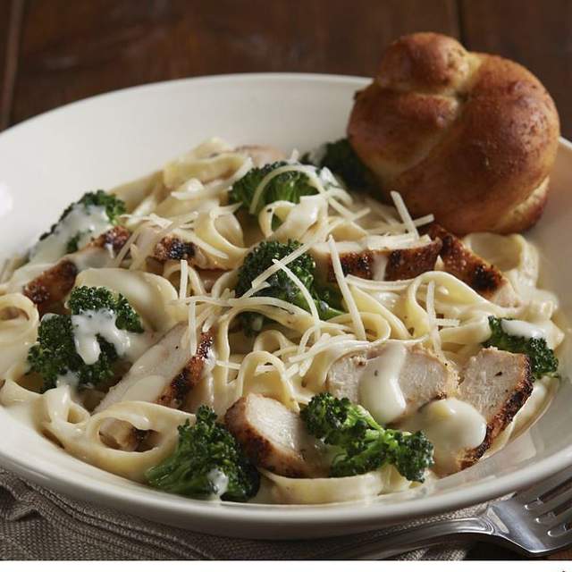 195468_chicken_alfredo.jpg