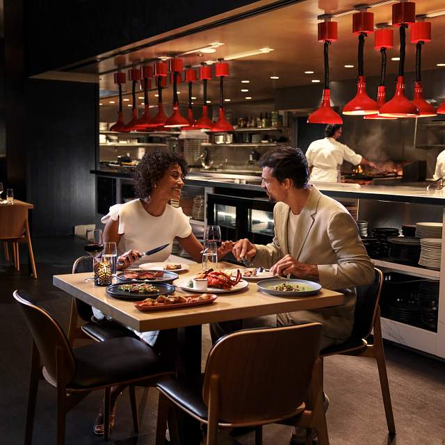 3170-couple-dining.jpg