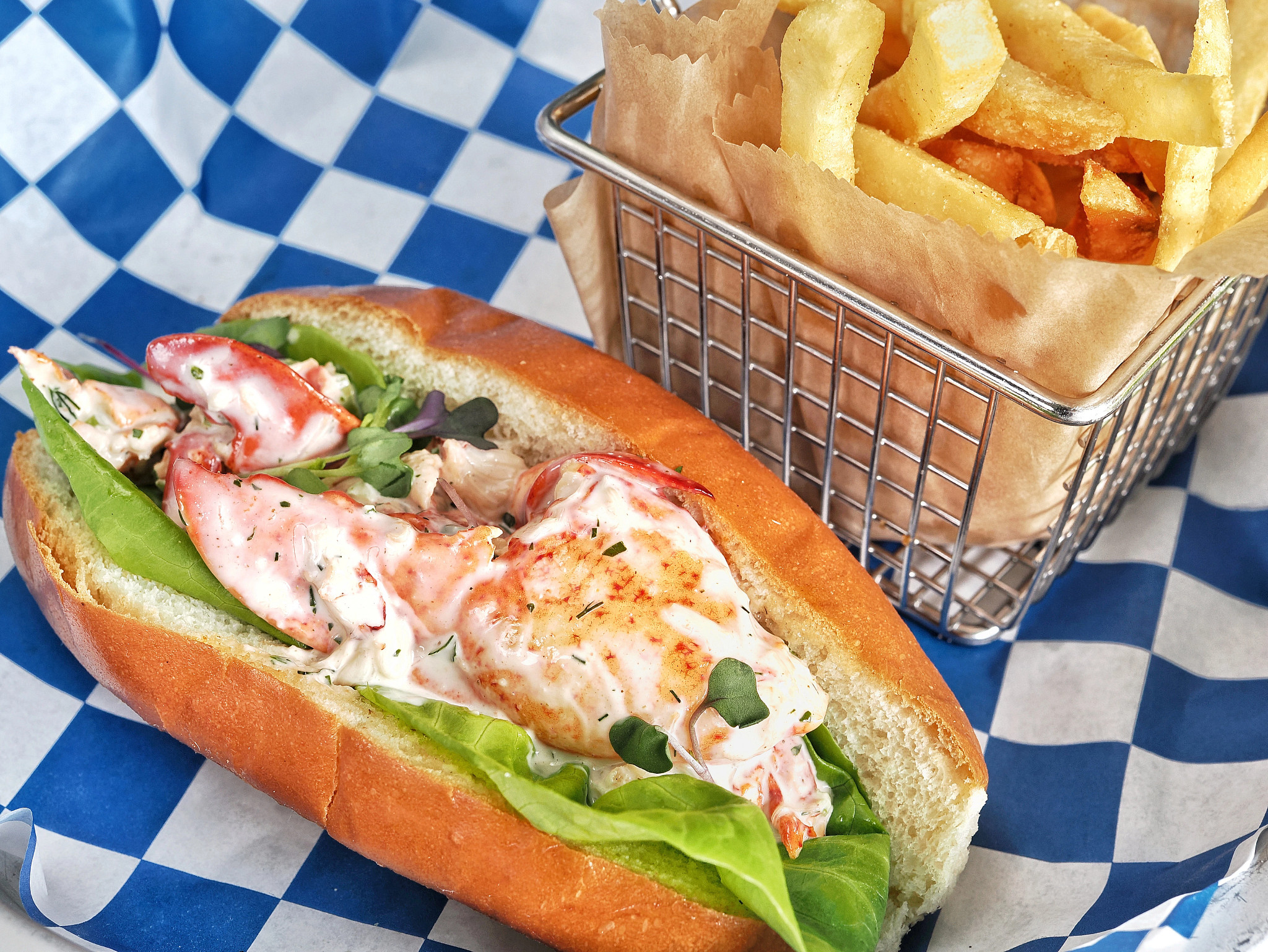 200849-new-england-lobster-roll2.jpg