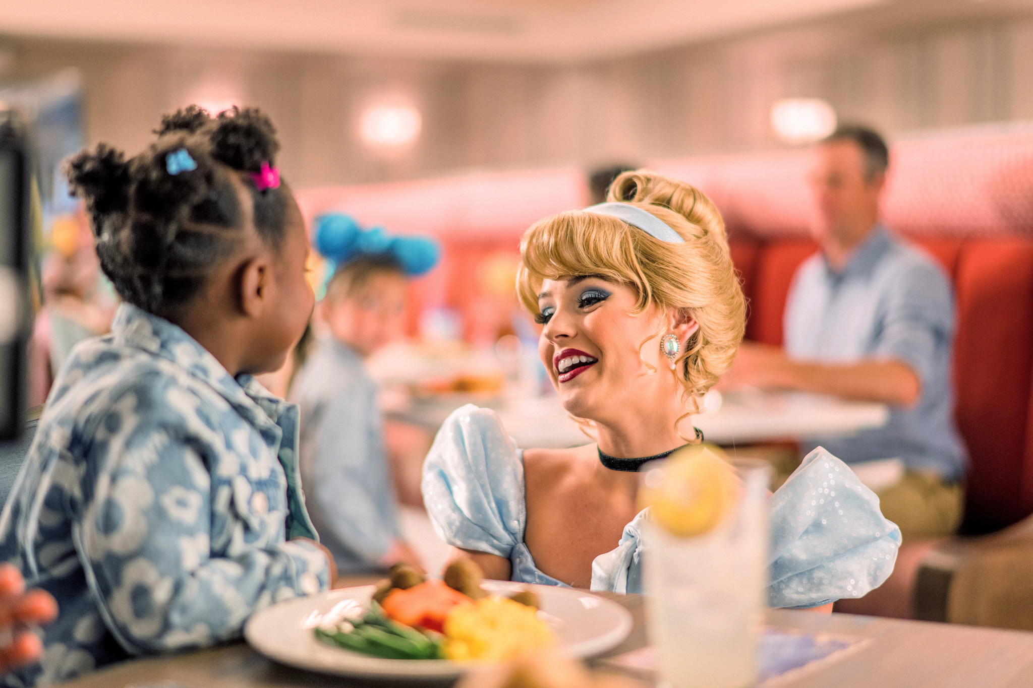 2309-DisneyCharacterDining-2026-2.jpg