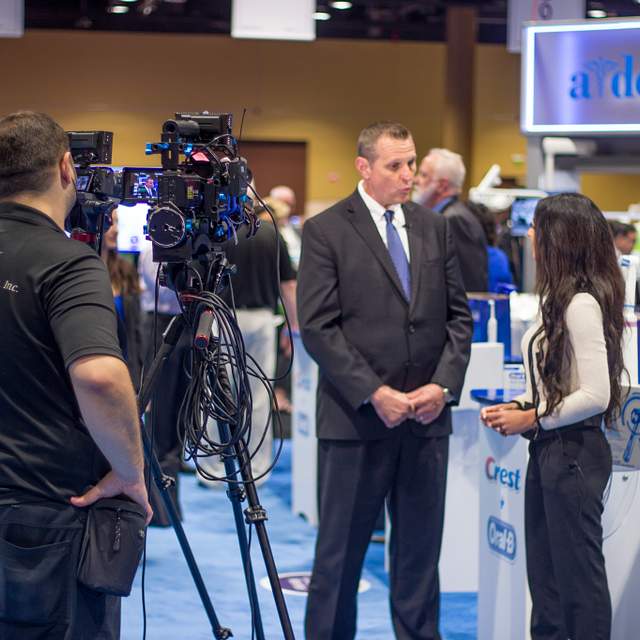 185645_inverview_convention2.jpg