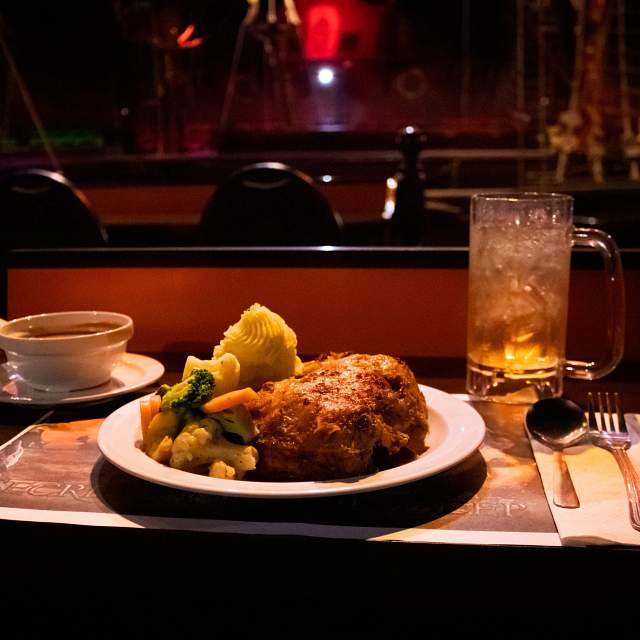 195735-pirates-dinner.jpg