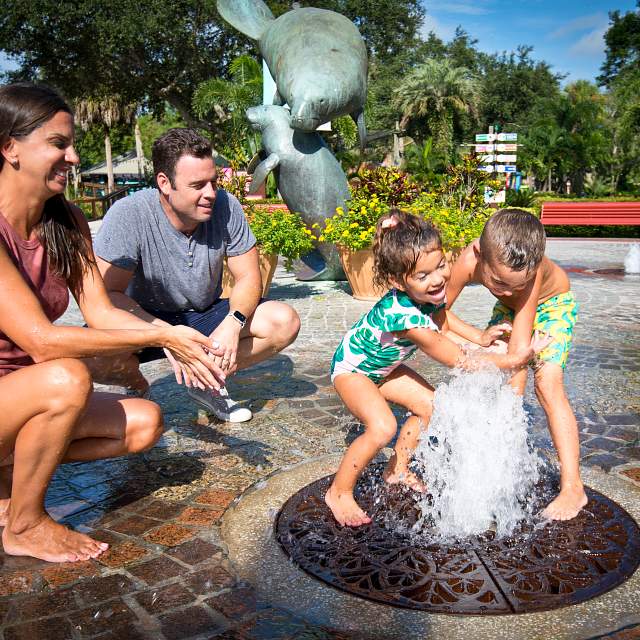 182613-family-fountain.jpg
