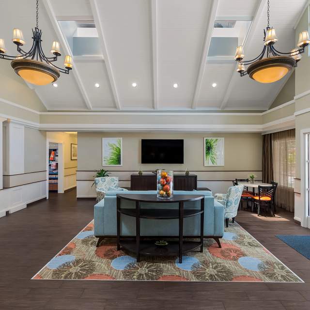 7469-lobby-lounge3.jpg