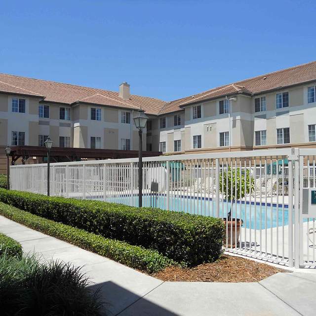 73897_pool.jpg