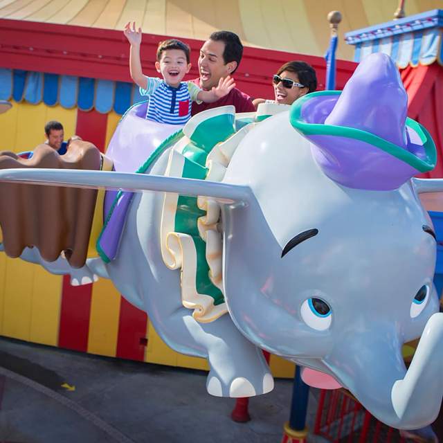 6130-family-at-disney.jpg