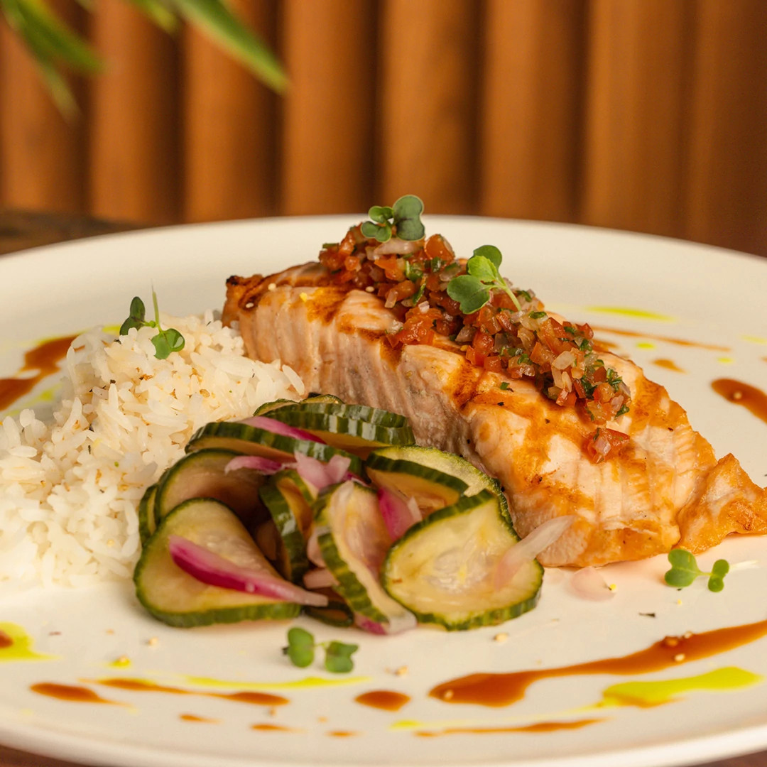 TheIslands-07-MainCourse-HibachiTrueNorthSalmon-1080x1080.jpg