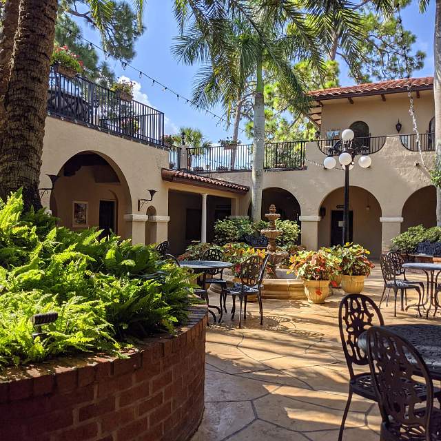 5300-courtyard.jpg