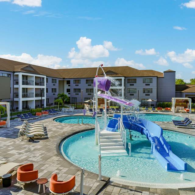 182344-oasis-pool-splash-pad.jpg