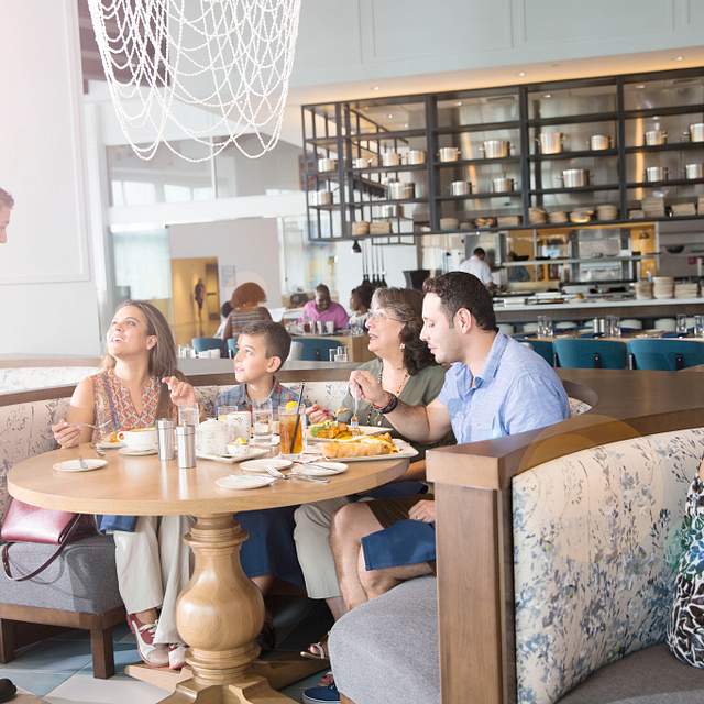178499_family_waiter.jpg