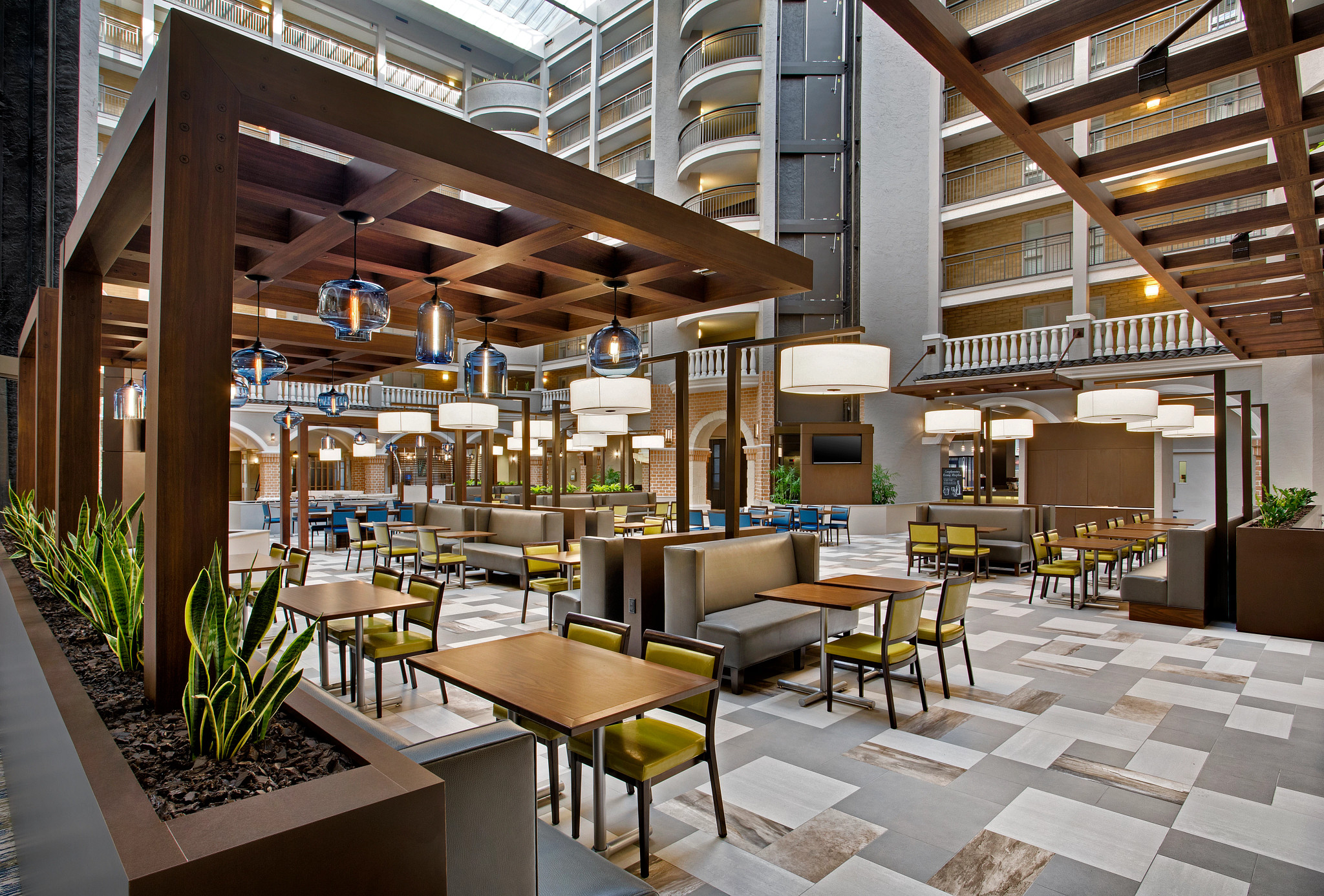 2604-EmbassySuitesHotelOrlando-InternationalDriveConventionCenter-2029-2034.jpg