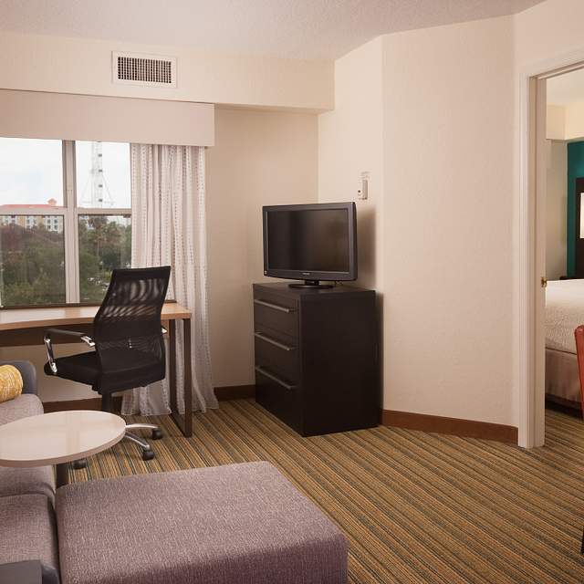 6687_suite_1room.jpg