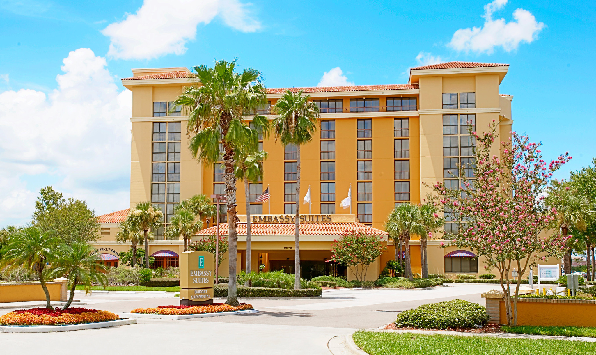 Embassy Suites Hotel Exterior Editorial Image - Image of traveller, sign:  90973755