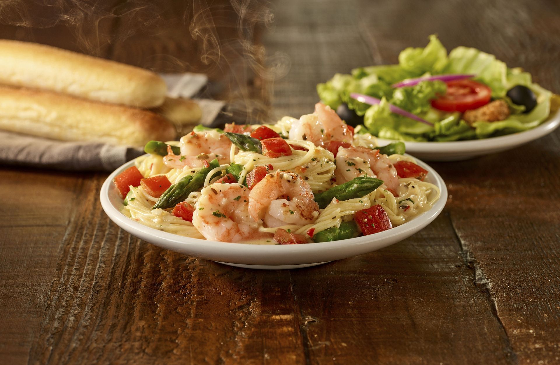 The Olive Garden Italian Restaurant, Dining