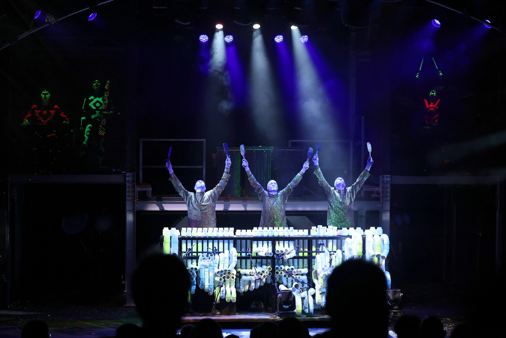 83837-bmg-arms-raised.jpg