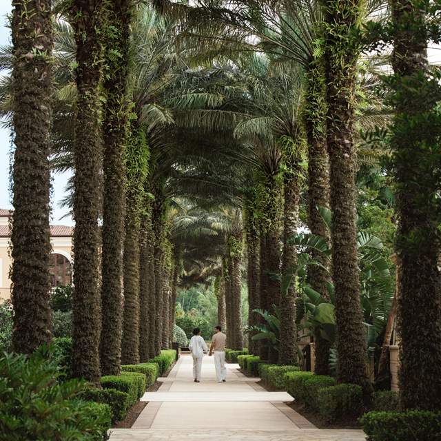 3170-couple-stroll.jpg