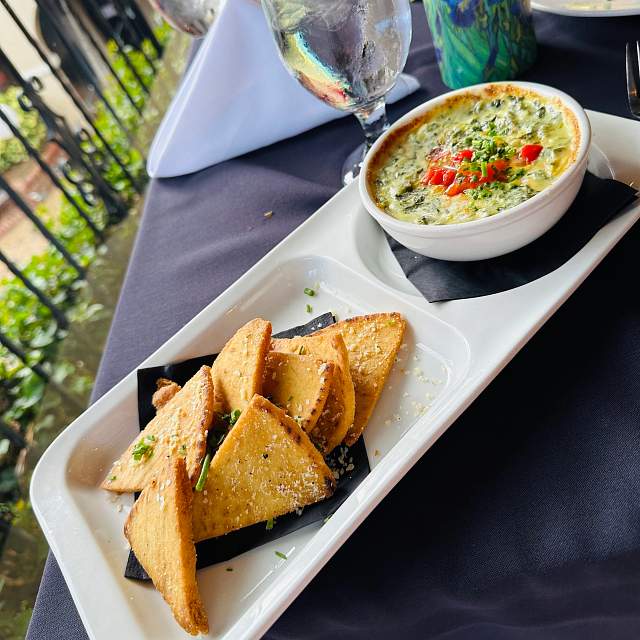 201201-spinach-artichoke-dip.jpg