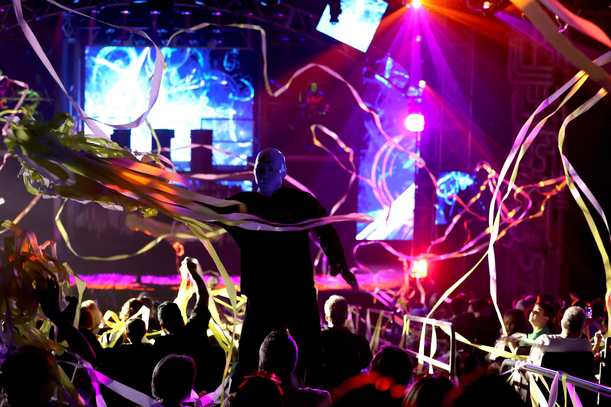 83837-bmg-streamers.jpg