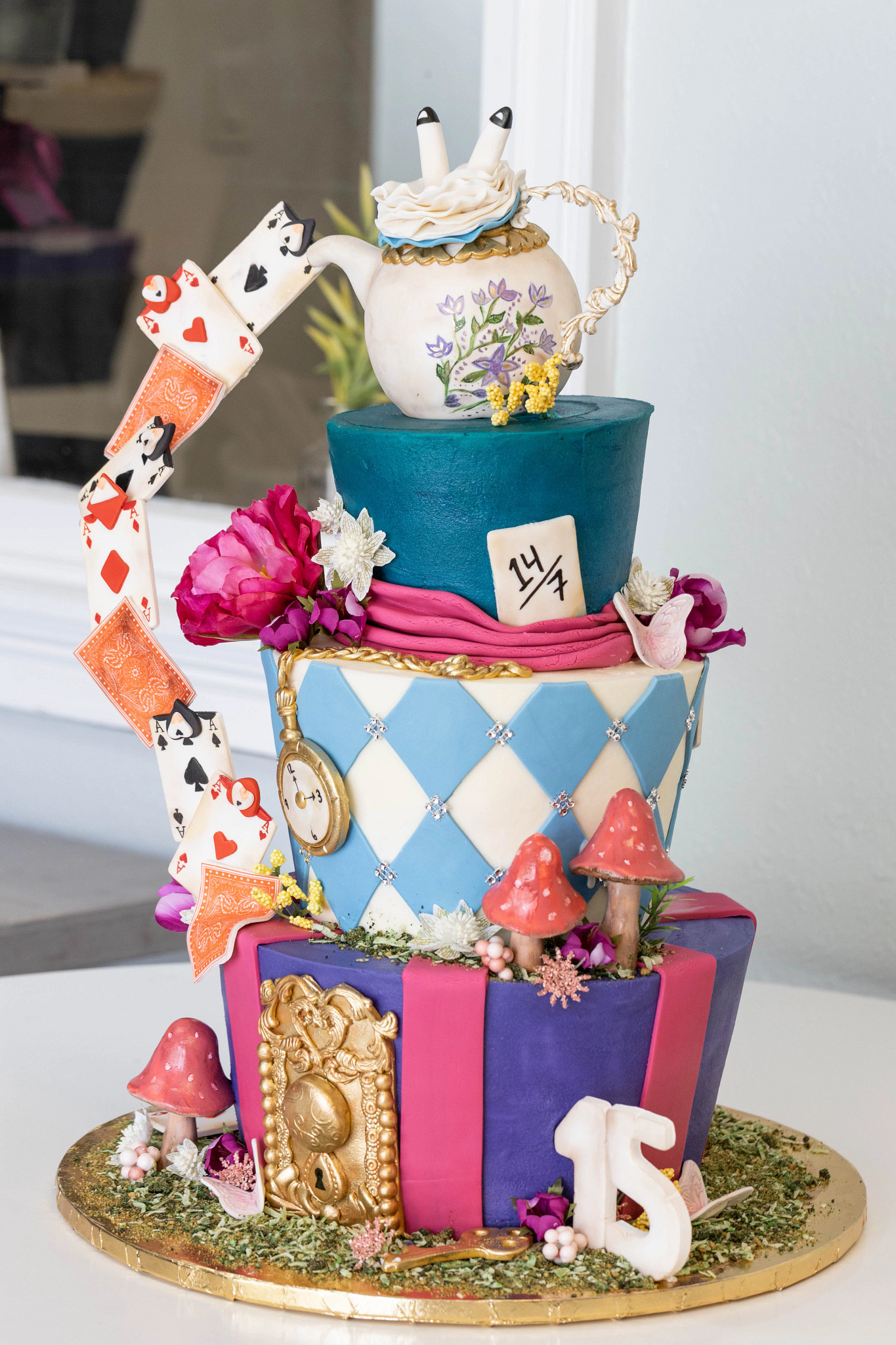 4 weird and wonderful wedding cake facts | Cakes by Robin